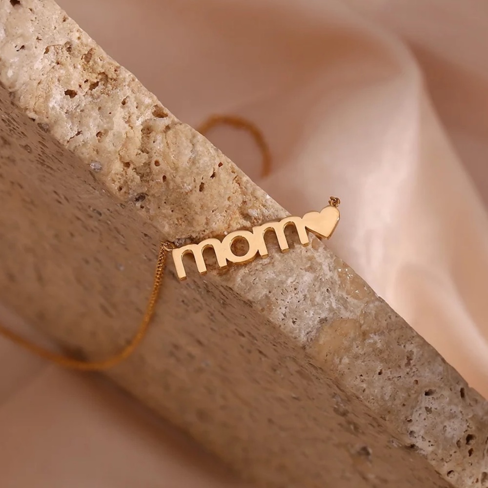 New 18K Gold Letter Mom Heart Pendant Necklace, nice Necklace, cute Necklace - Picture 1 of 6